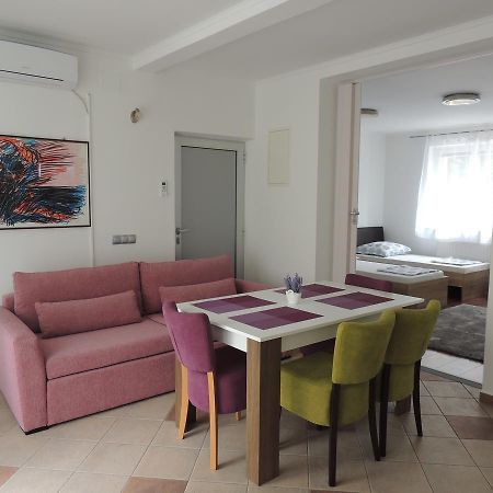 Roses Appartement Bihać Buitenkant foto