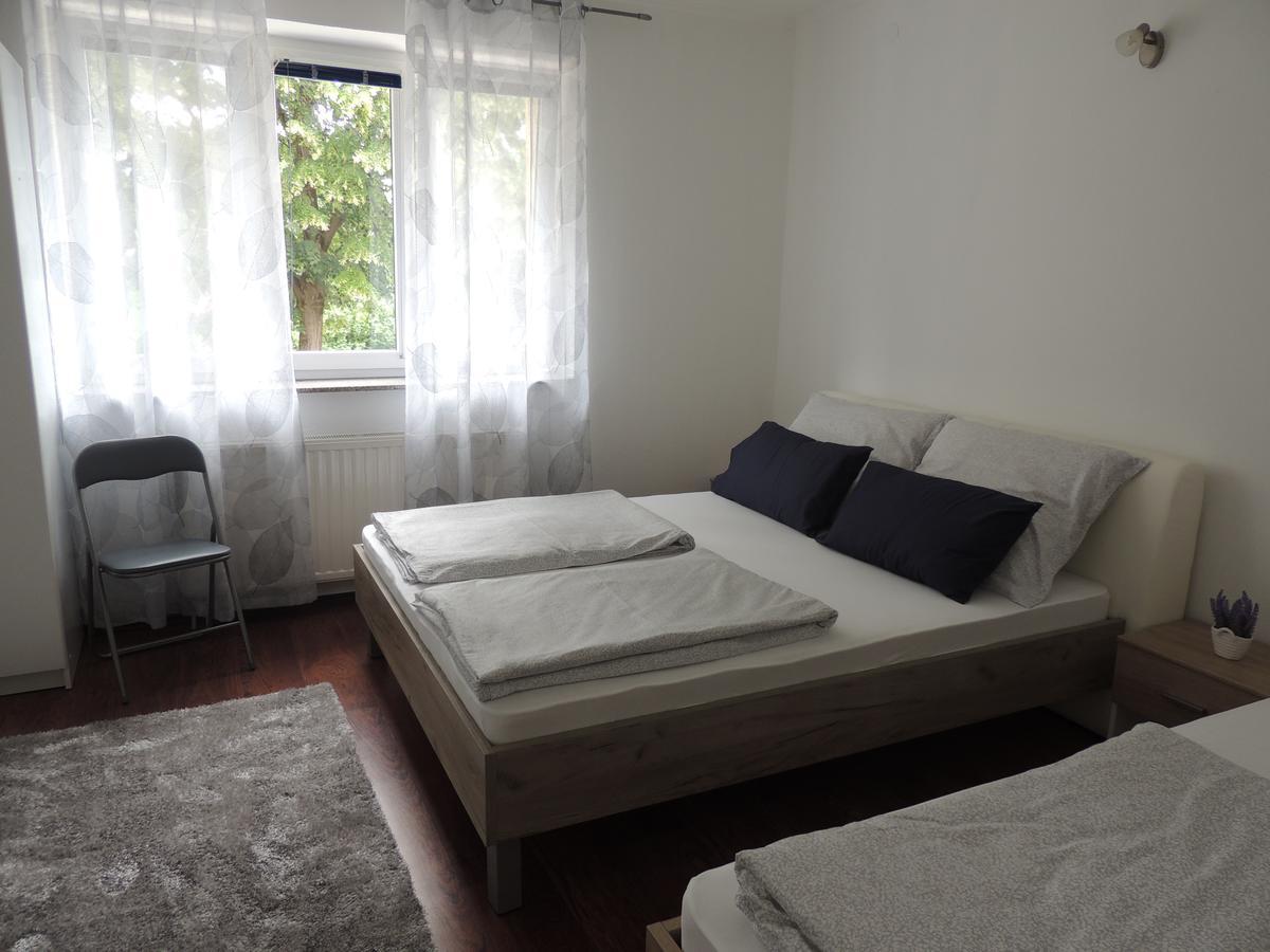 Roses Appartement Bihać Buitenkant foto