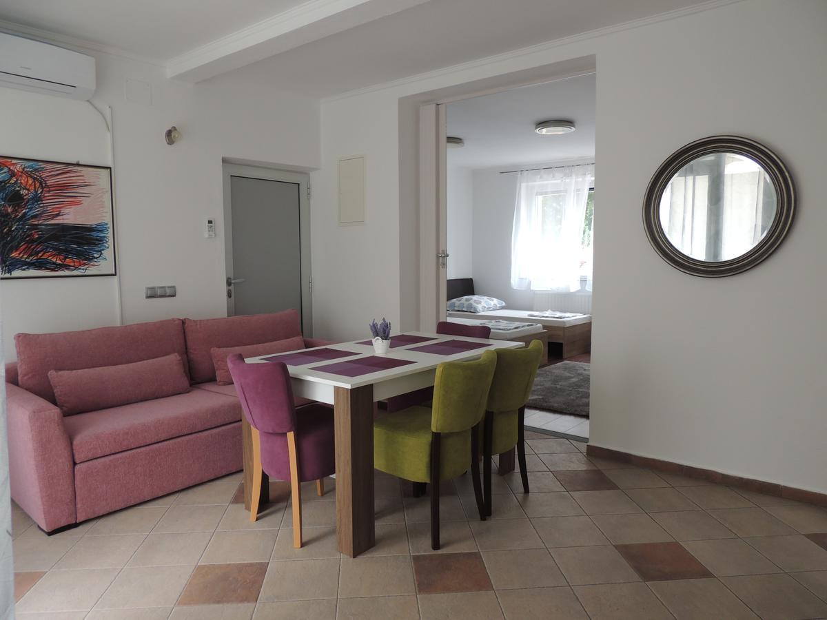 Roses Appartement Bihać Buitenkant foto