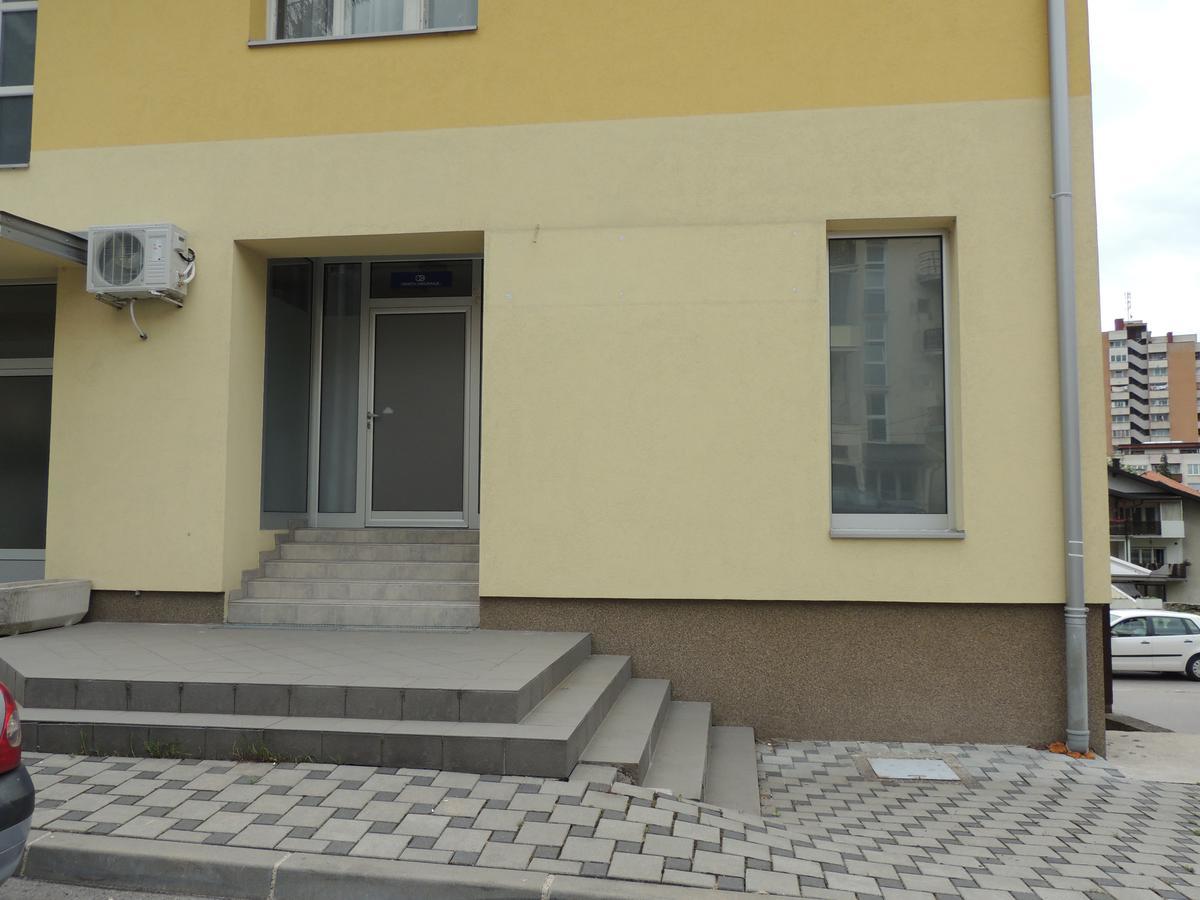 Roses Appartement Bihać Buitenkant foto