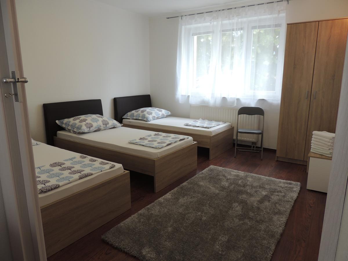 Roses Appartement Bihać Buitenkant foto