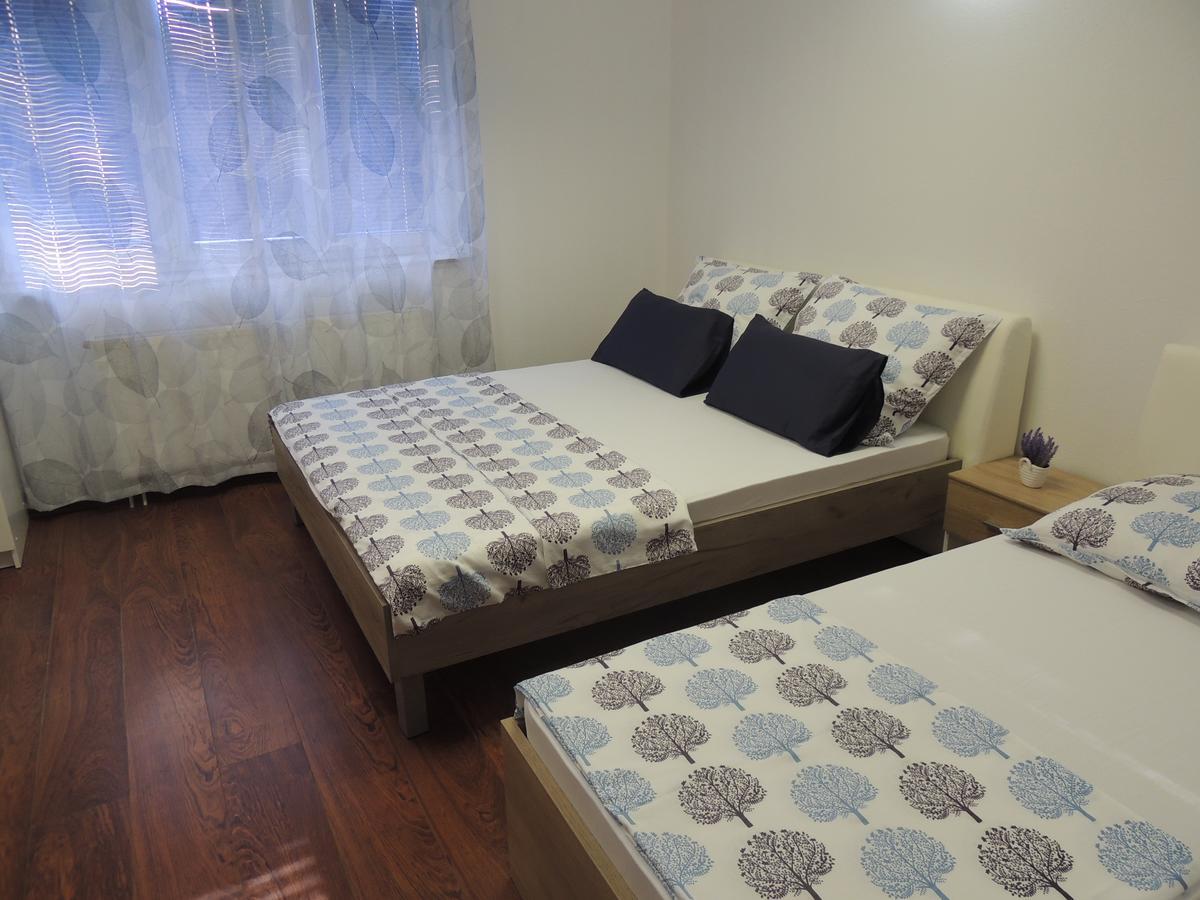 Roses Appartement Bihać Buitenkant foto